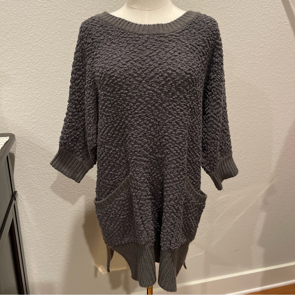 Umgee ladies Small Gray oversized sweater/tunic w/pockets